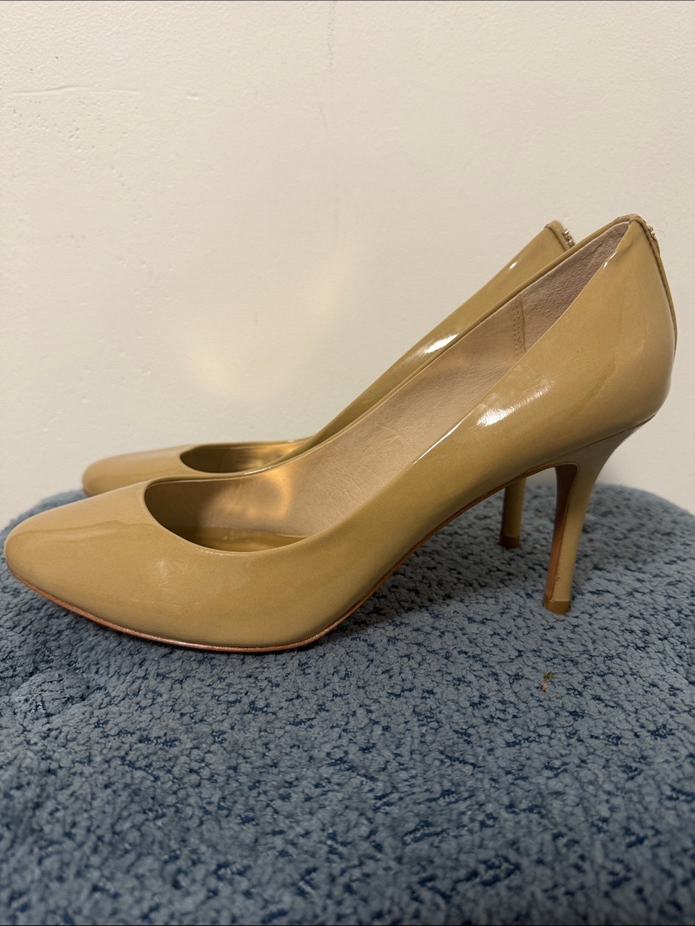 Coach Women's Beige Patent Leather Pumps - Picture 4 of 11